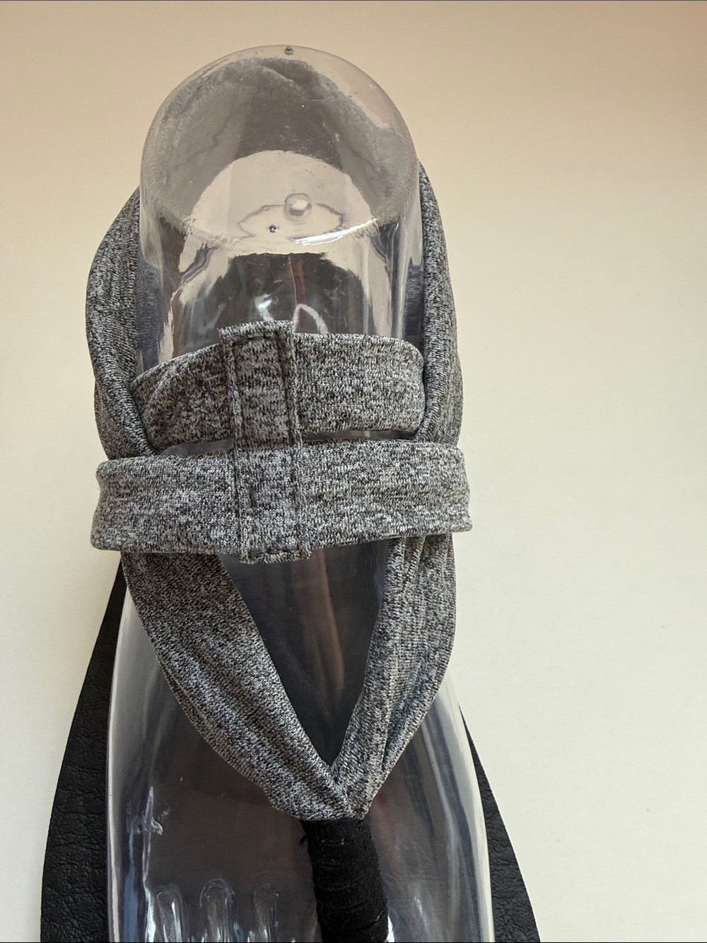 Skechers Yoga Foam Thong Sandal Gray Knit Strap Black Sole Womens Size 8 Comfort - Picture 2 of 7